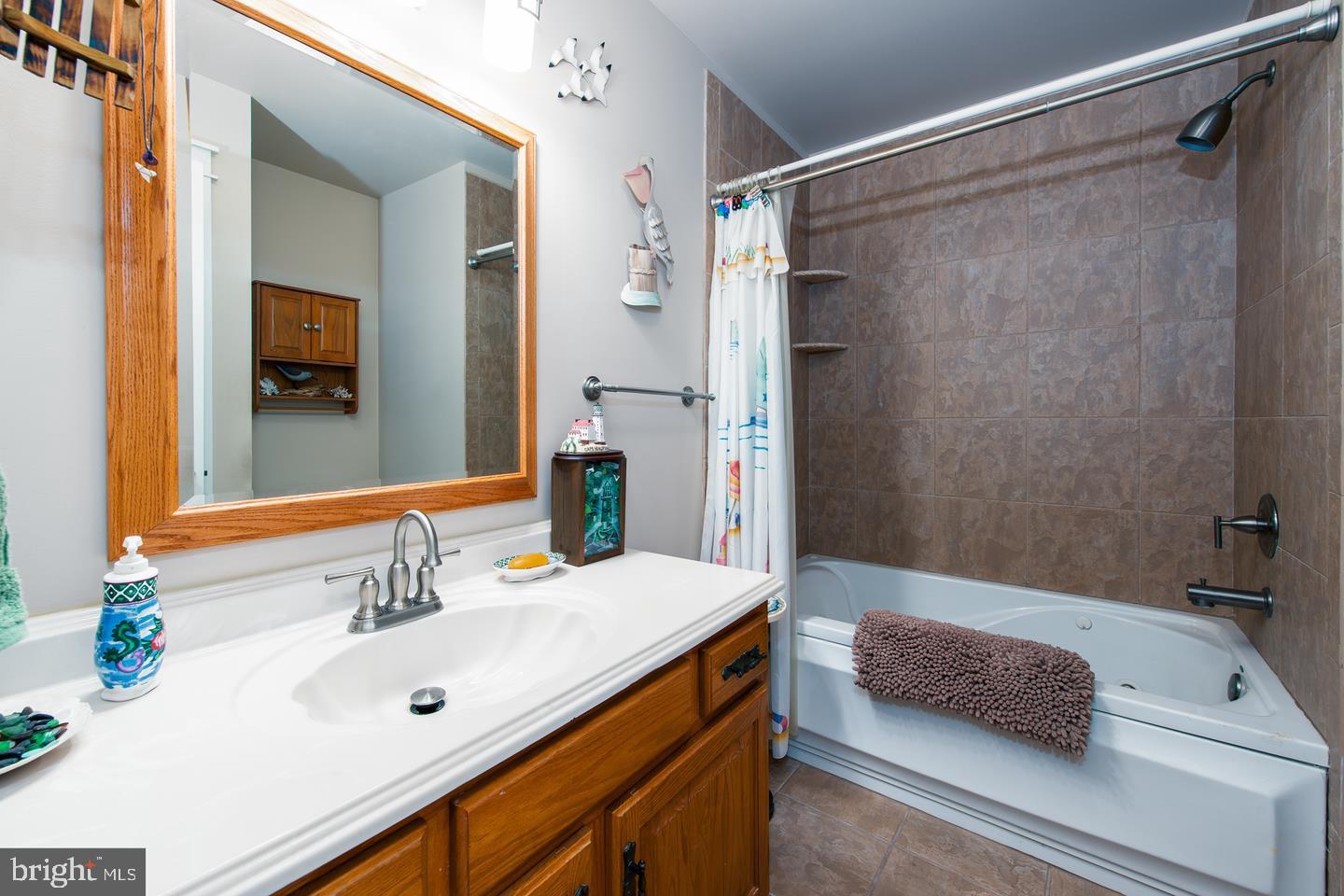 18473 Joseph Road Milton, DE 19968 - Photo 24 of 51 Hallway Bath