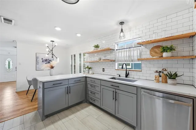 $420,000 | 3816 Calmont Avenue, Fort Worth, TX 76107