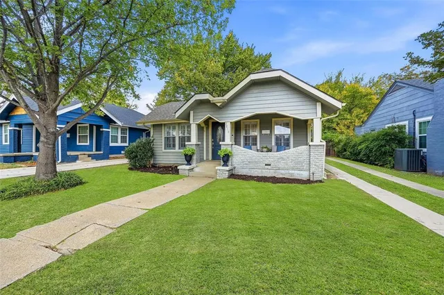 $420,000 | 3816 Calmont Avenue, Fort Worth, TX 76107