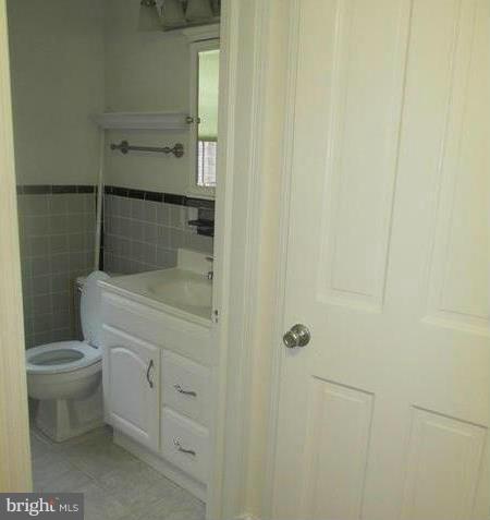 2727 Ordway Street Northwest, Unit 3 Washington, DC 20008 - Photo 7 of 8 Bath