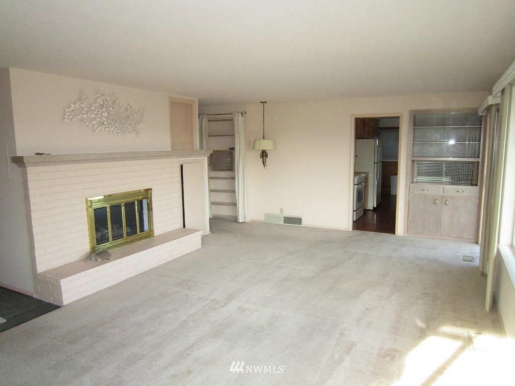 206 Northwest 4th Street Renton, WA 98057 - Photo 3 of 20
