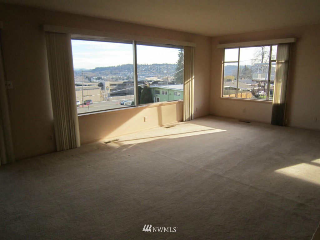 206 Northwest 4th Street Renton, WA 98057 - Photo 6 of 20