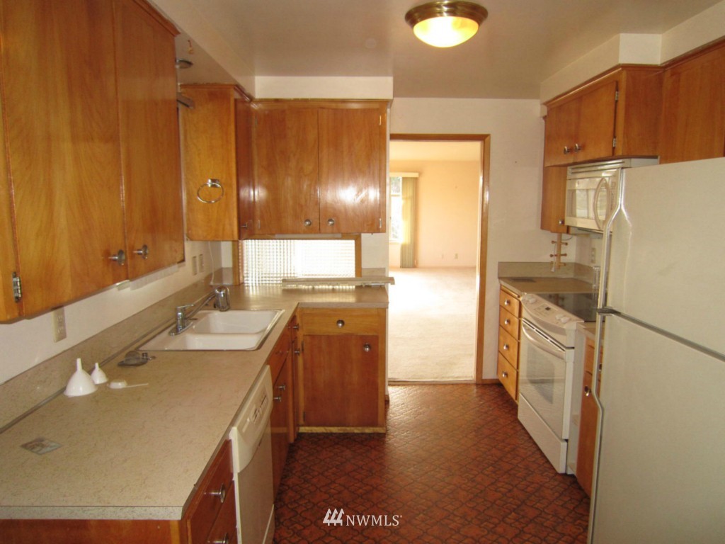 206 Northwest 4th Street Renton, WA 98057 - Photo 7 of 20