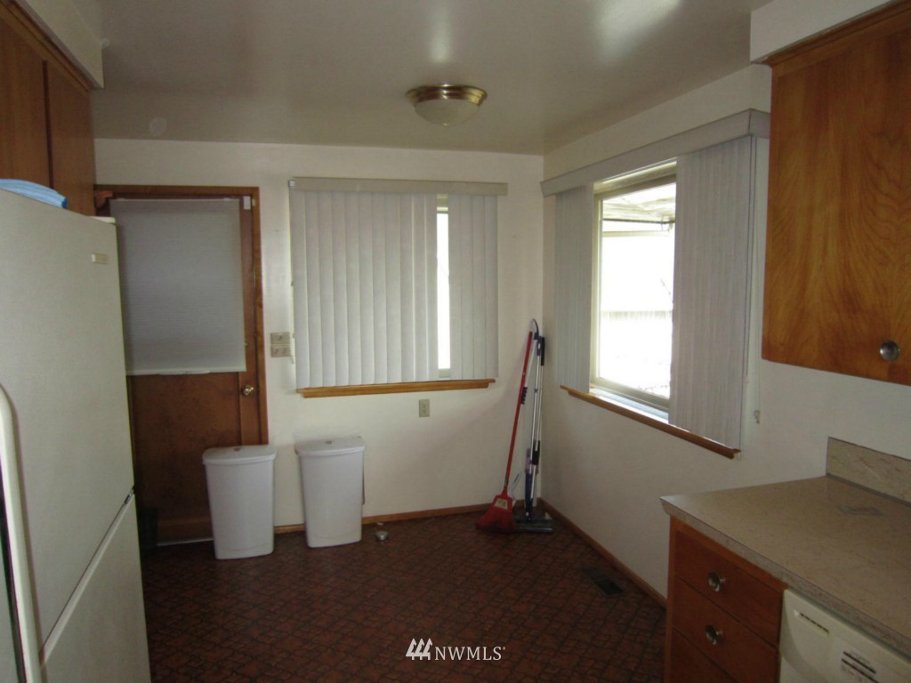 206 Northwest 4th Street Renton, WA 98057 - Photo 9 of 20
