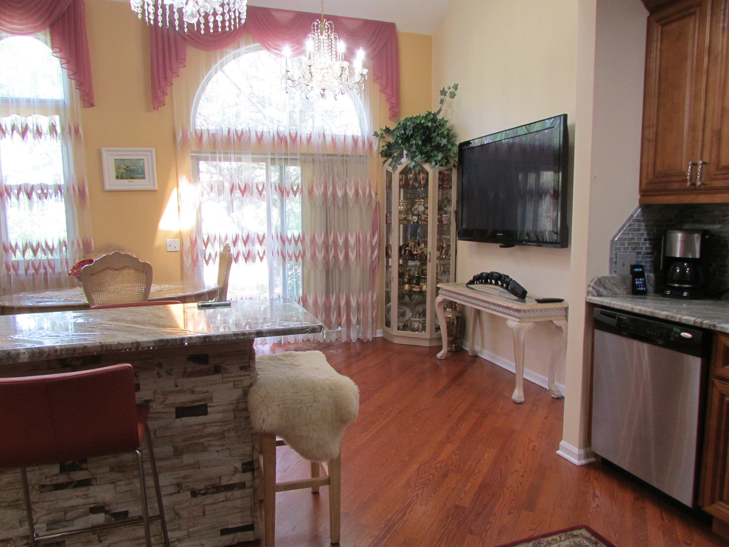 926 Ridgefield Lane Wheeling, IL 60090 - Photo 9 of 28