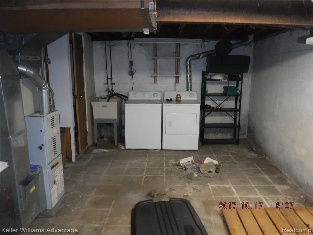 3850 Elmhurst Road Waterford, MI 48328 - Photo 6 of 20 elm17.jpg