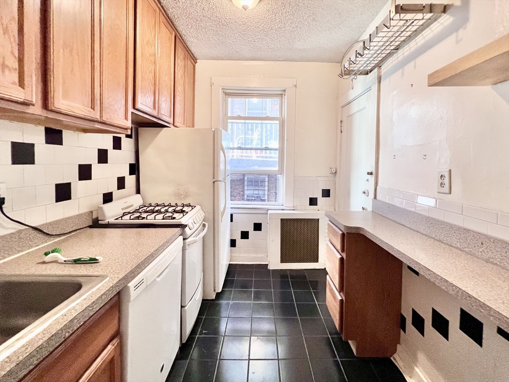 26 Chiswick Road, Unit 6 Boston, MA 02135 - Photo 4 of 31