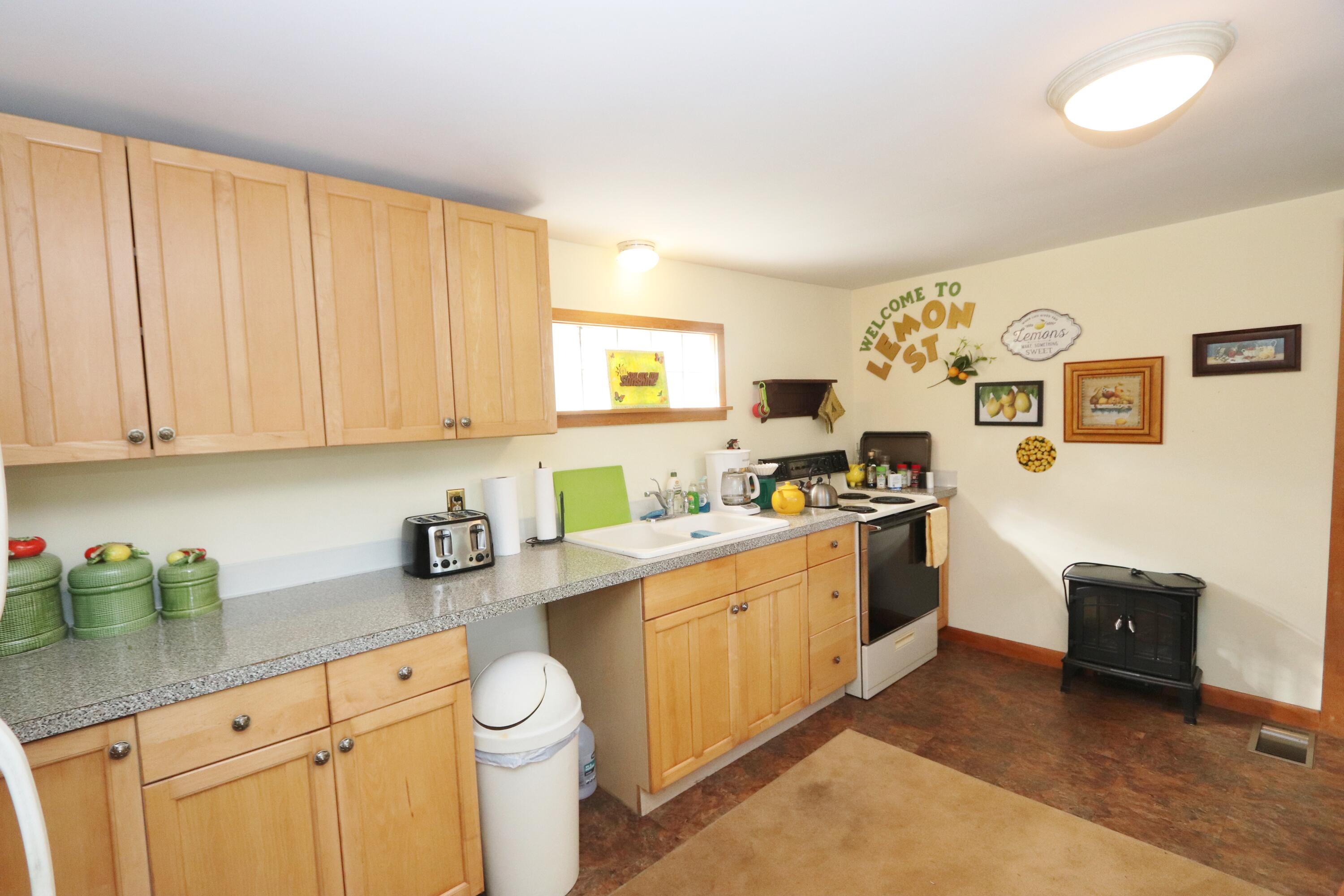 19 Lemon Street Bangor, ME 04401 - Photo 9 of 20 IMG_7312