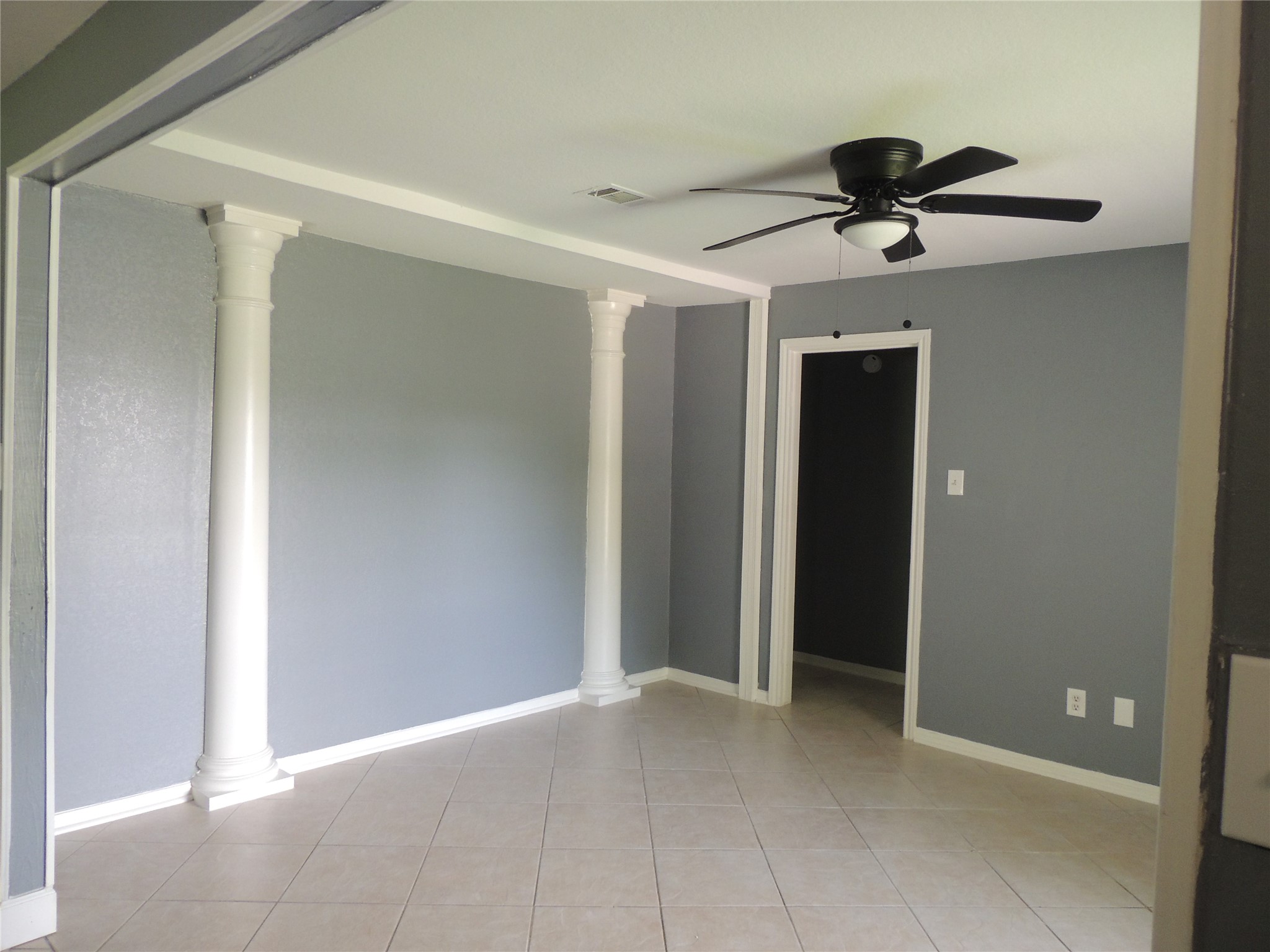 12507 New Rochelle Court Houston, TX 77089 - Photo 6 of 20 FRONT ROOM