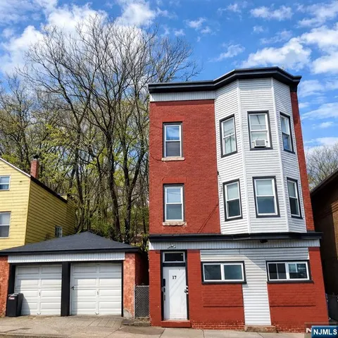 $2,800 | 144 North 8th Street, Unit 2, Hawthorne, NJ 07506