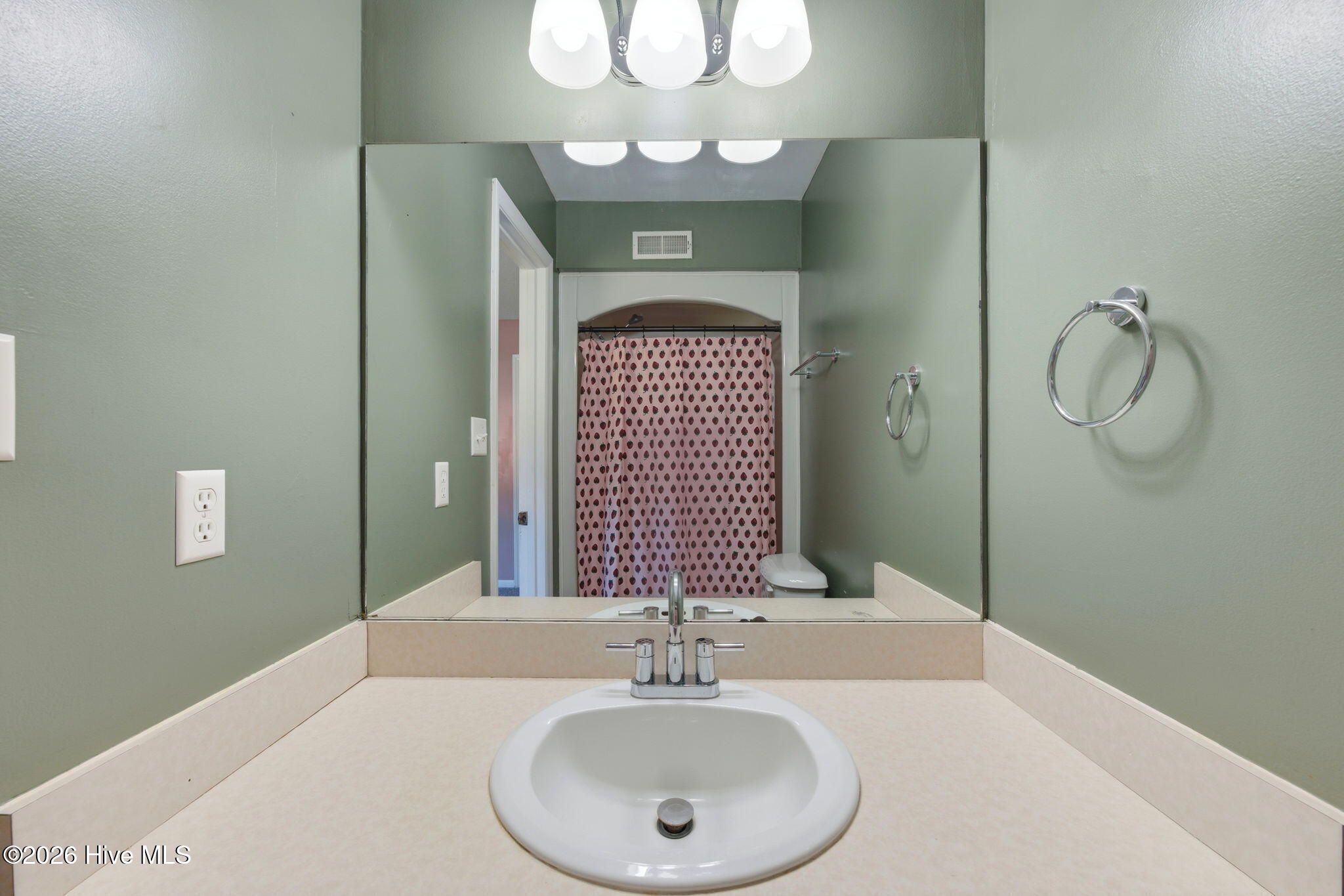 165 Quarterdeck New Bern, NC 28562 - Photo 34 of 52 2nd Bedroom Bath