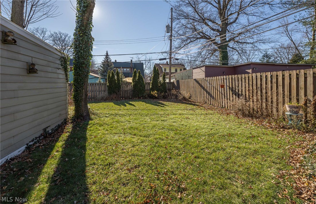 3894 Parkdale Road Cleveland, OH 44121 - Photo 33 of 35
