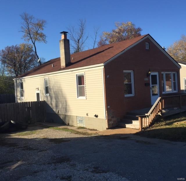 9527 MacKenzie Road St. Louis, MO 63123 - Photo 2 of 19