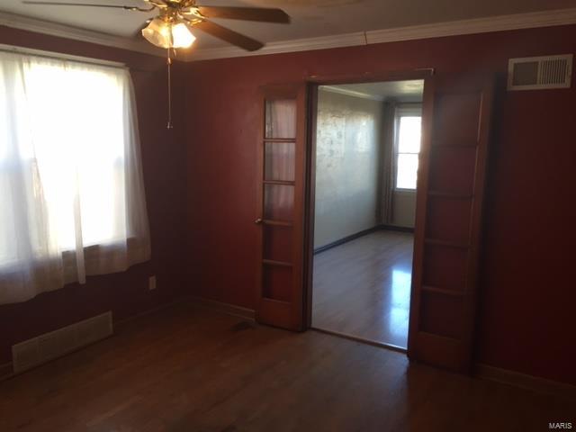 9527 MacKenzie Road St. Louis, MO 63123 - Photo 13 of 19