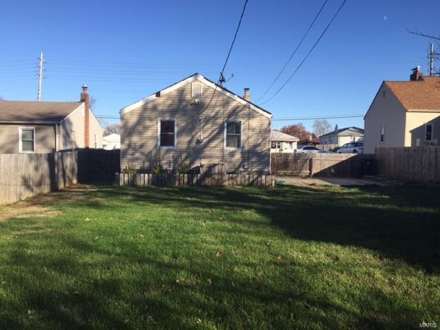 9527 MacKenzie Road St. Louis, MO 63123 - Photo 17 of 19