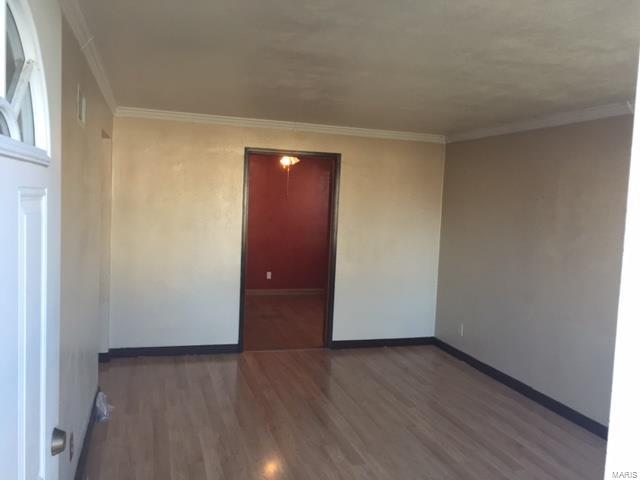 9527 MacKenzie Road St. Louis, MO 63123 - Photo 6 of 19