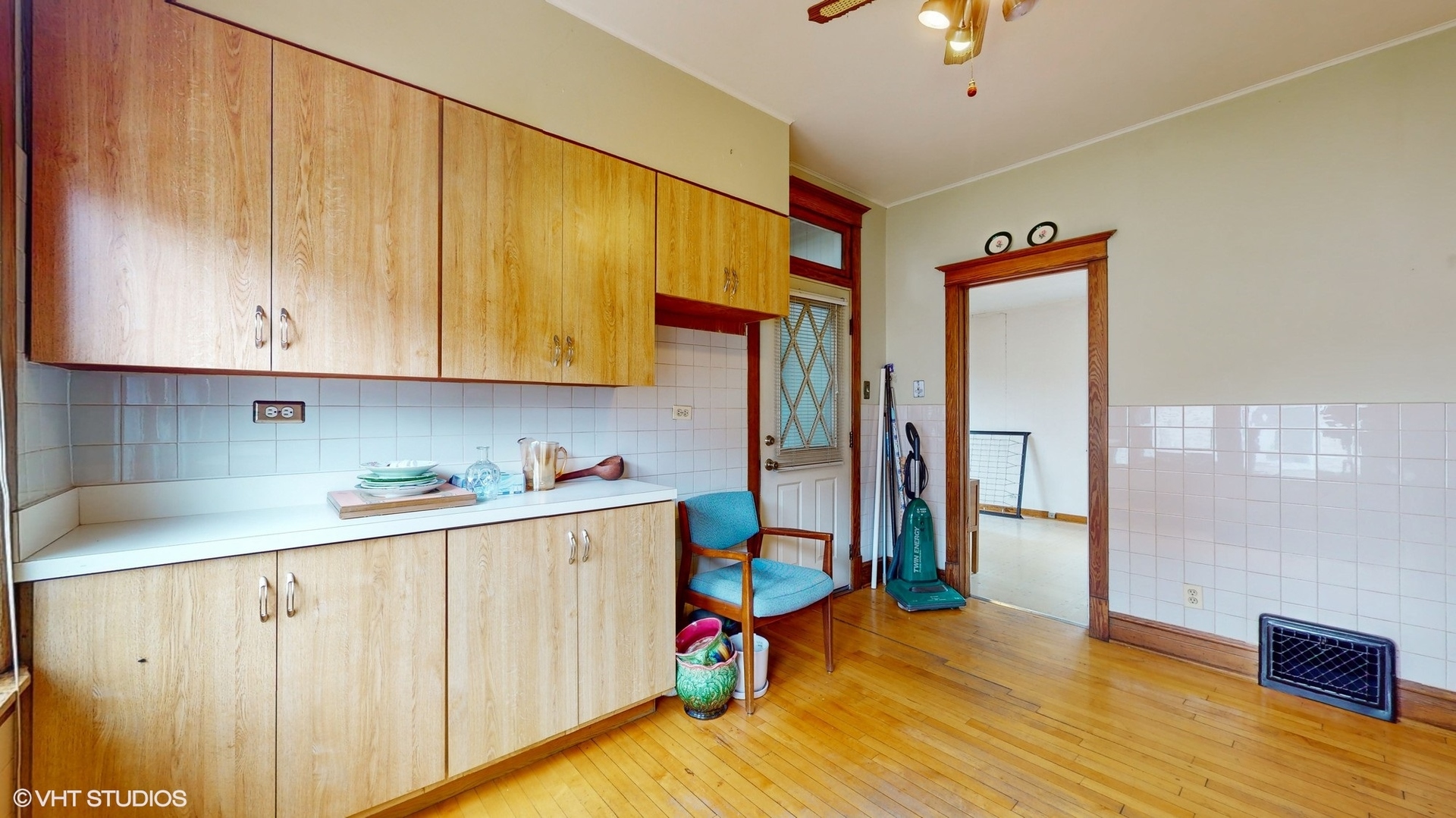 1035 South Ridgeland Avenue Oak Park, IL 60304 - Photo 12 of 43 a view of front door with entryway