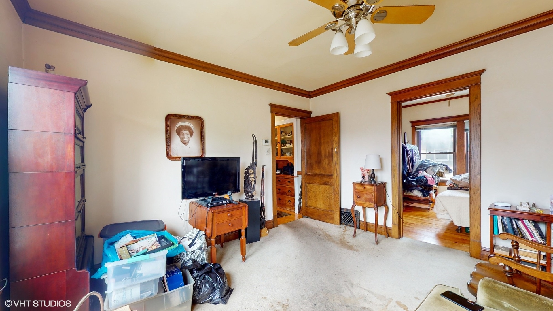 1035 South Ridgeland Avenue Oak Park, IL 60304 - Photo 25 of 43 a living room with furniture and a flat screen tv