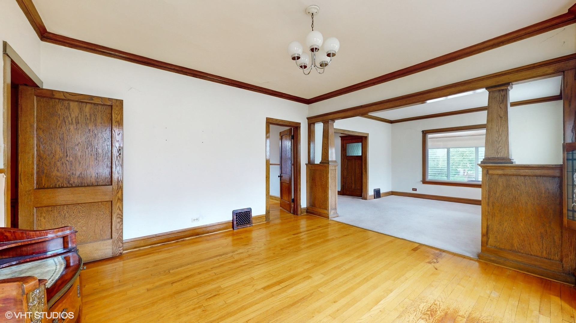 1035 South Ridgeland Avenue Oak Park, IL 60304 - Photo 8 of 43 a view of an empty room with window
