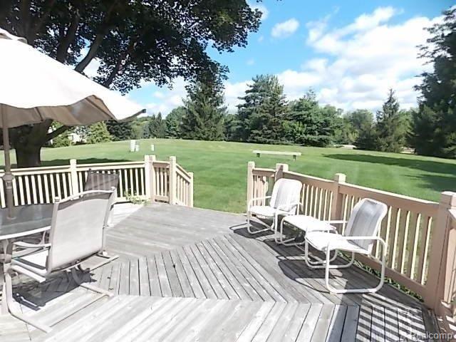 3340 Innsbrook Drive Rochester, MI 48309 - Photo 22 of 26 Deck & View