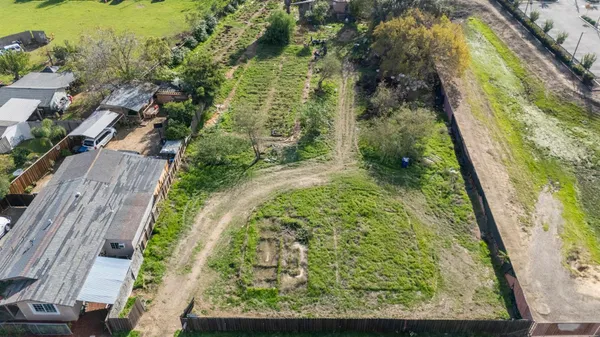 a view of a yard