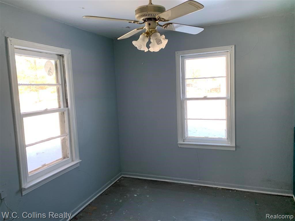 325 South Allen Road St. Clair, MI 48079 - Photo 4 of 18 IMG_0212.JPG