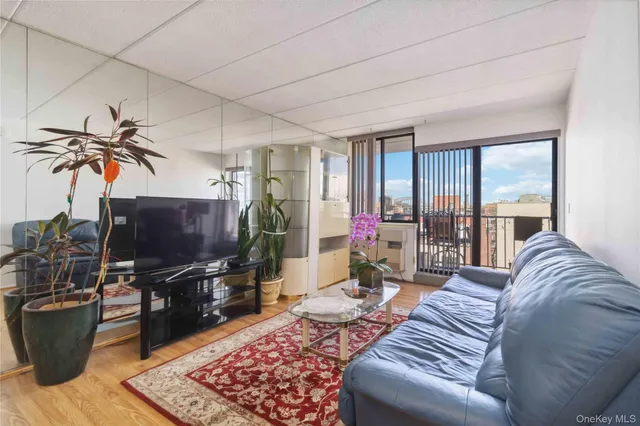 $799,000 | 23-22 30th Road, Unit 7D | Astoria