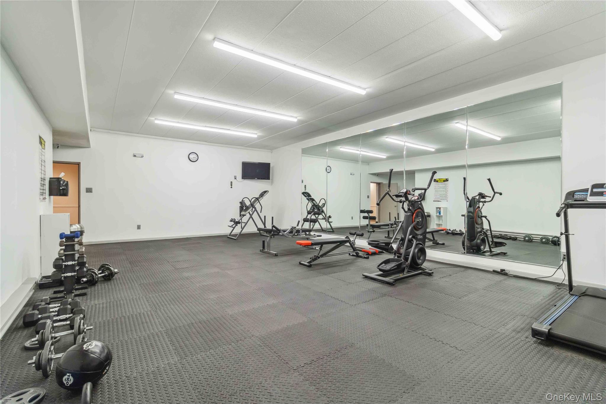 23-22 30th Road, Unit 7D Queens, NY 11102 - Photo 24 of 29 View of workout area