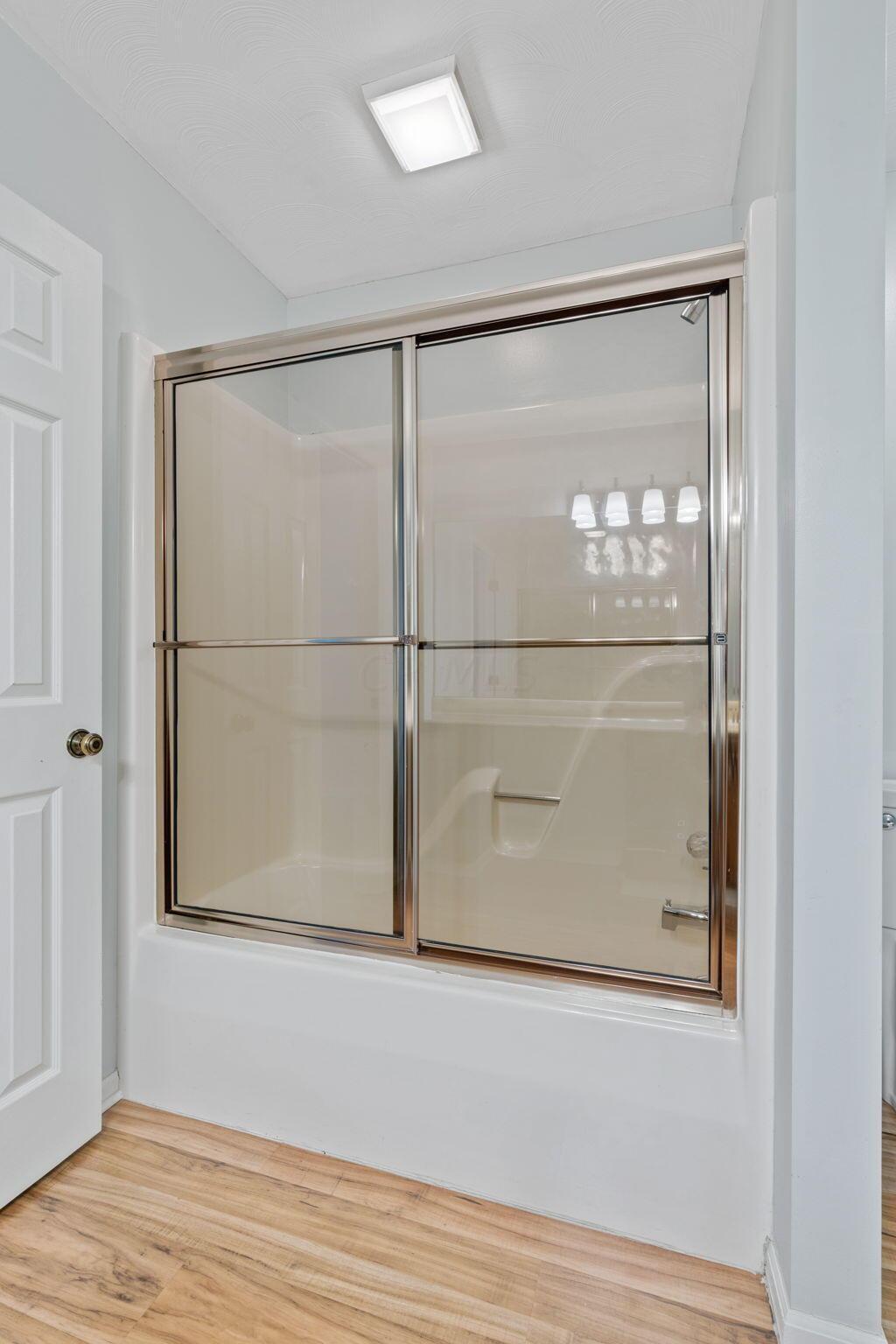 8945 Cheshire Road Sunbury, OH 43074 - Photo 32 of 56 Front Bedroom Tub/Shower