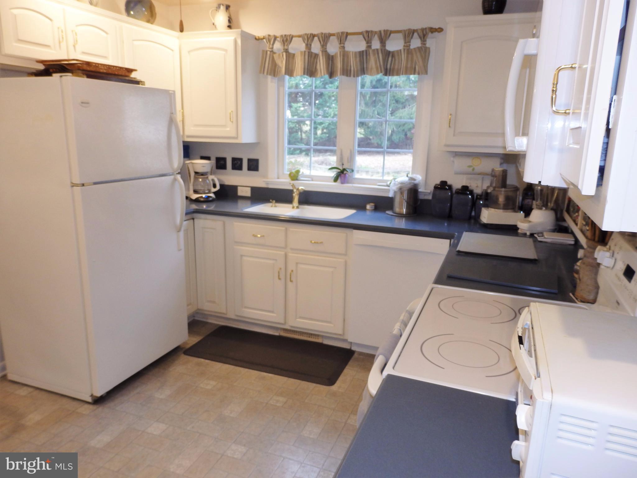 9308 View Court Frederick, MD 21701 - Photo 11 of 30 Kitchen has easy care corian with integrated sink