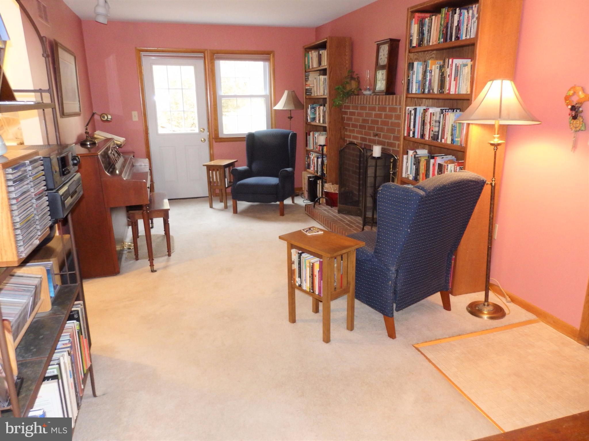 9308 View Court Frederick, MD 21701 - Photo 13 of 30 Family Room has door to back patio