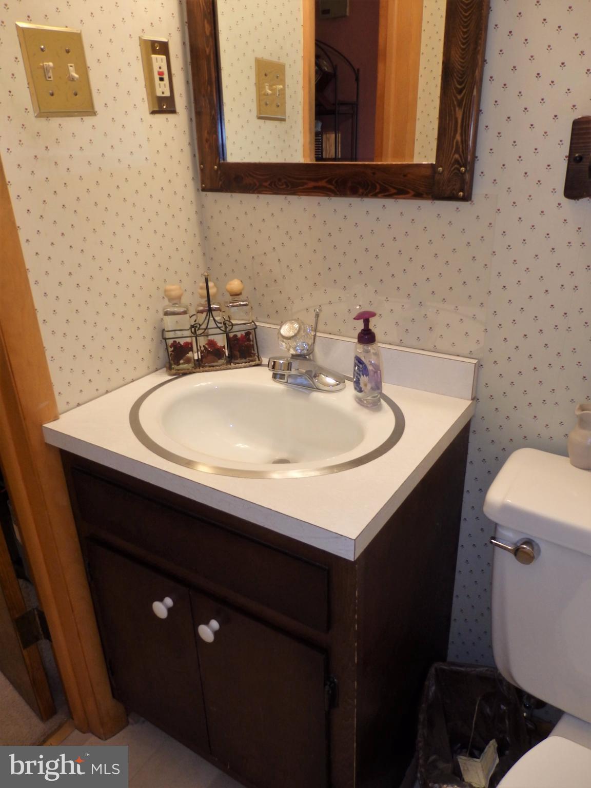 9308 View Court Frederick, MD 21701 - Photo 15 of 30 Convenient half bath in family room.