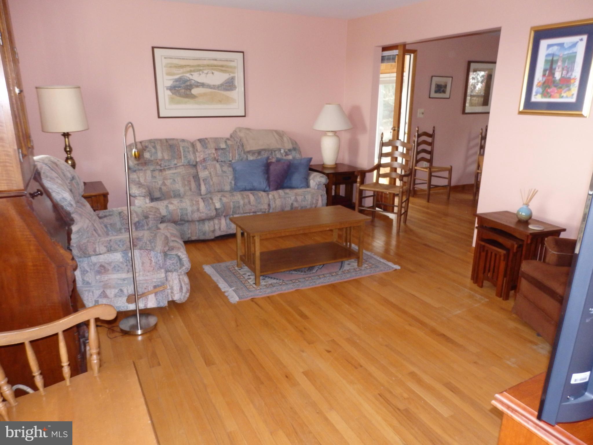 9308 View Court Frederick, MD 21701 - Photo 5 of 30 Living Room has hardwood floors