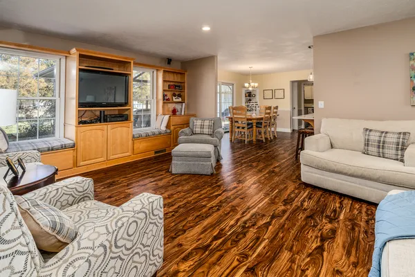 $330,000 | 131 Brian Avenue, Murphysboro, IL 62966