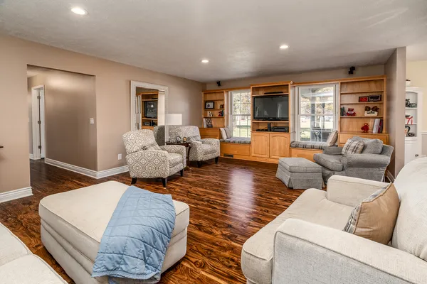 $330,000 | 131 Brian Avenue, Murphysboro, IL 62966