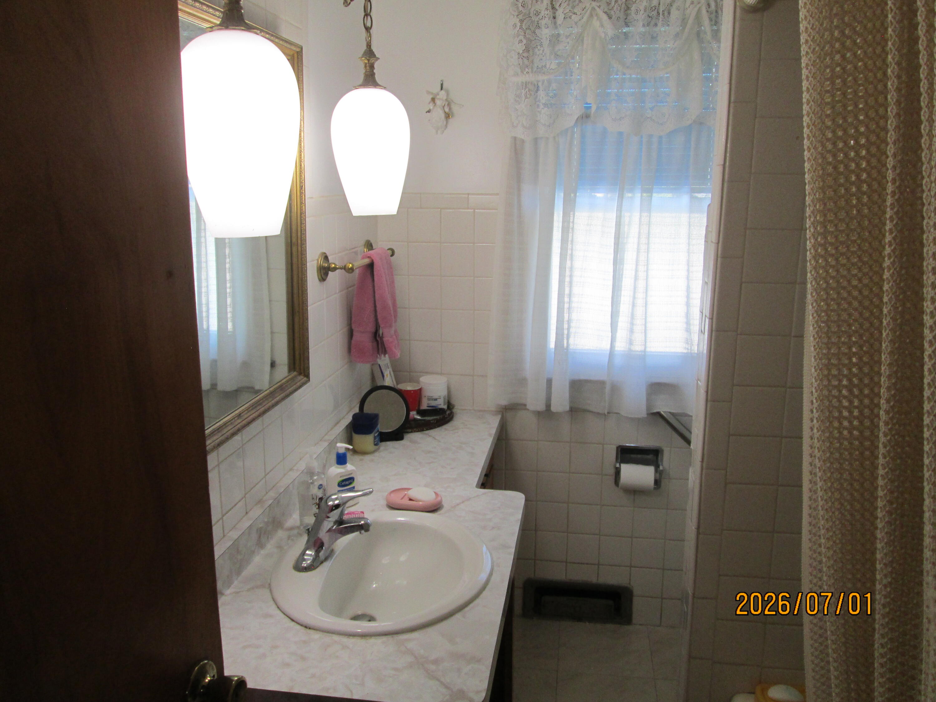 3217 Caledonia Street Racine, WI 53402 - Photo 21 of 37 Bath