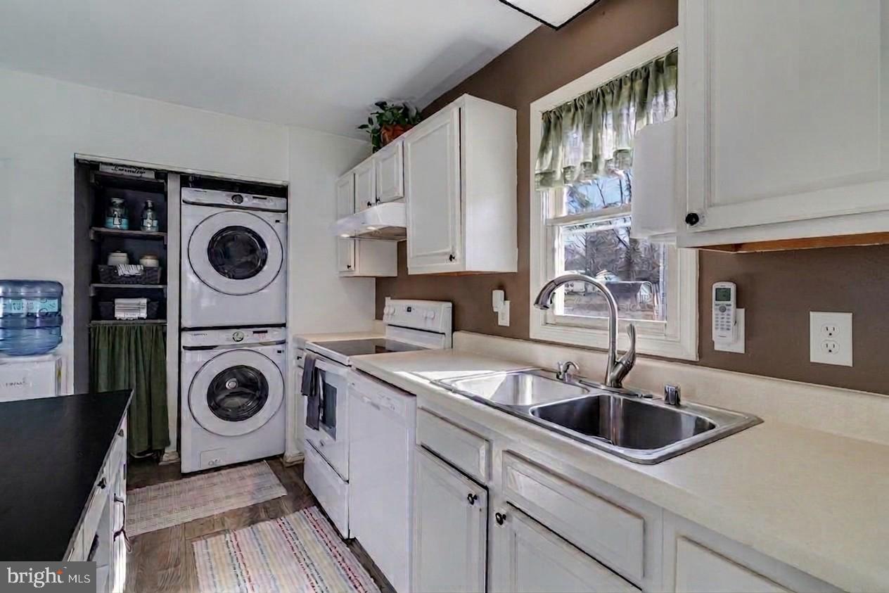 323 Laurel Drive Lusby, MD 20657 - Photo 15 of 15 a utility room with sink dryer and washer
