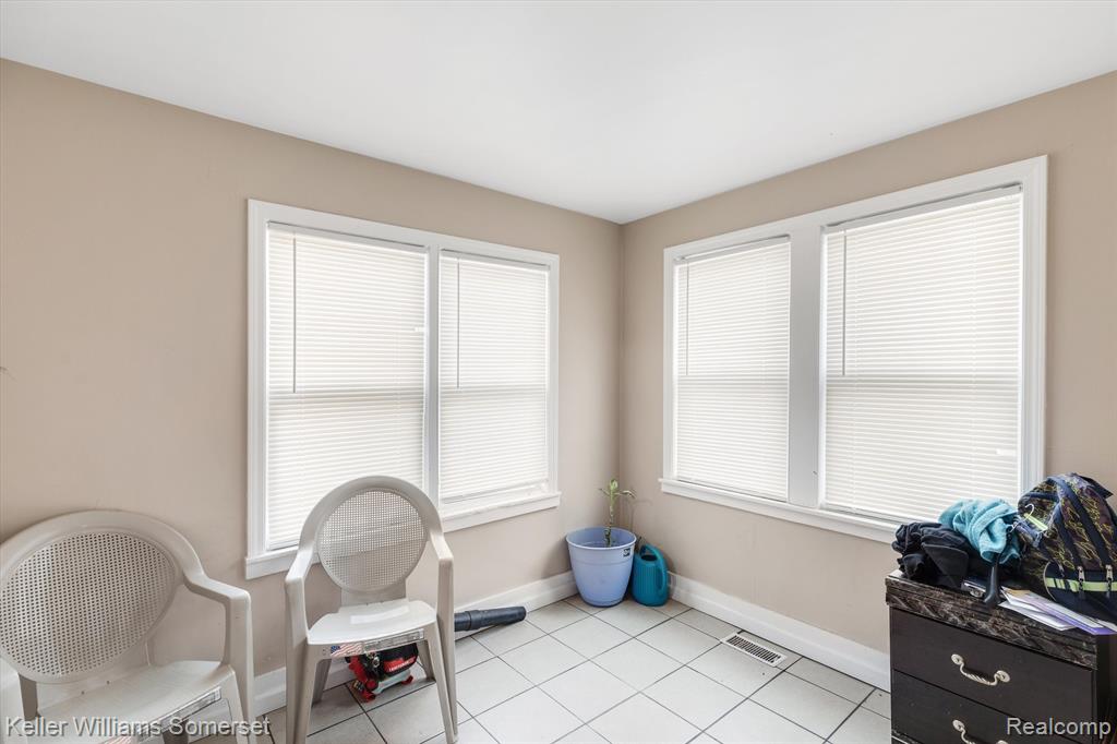 8329 Rivard Avenue Warren, MI 48089 - Photo 6 of 21