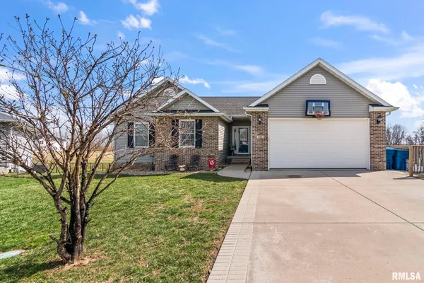 $437,081 | 212 Hillcrest Drive, Mechanicsburg, IL 62545