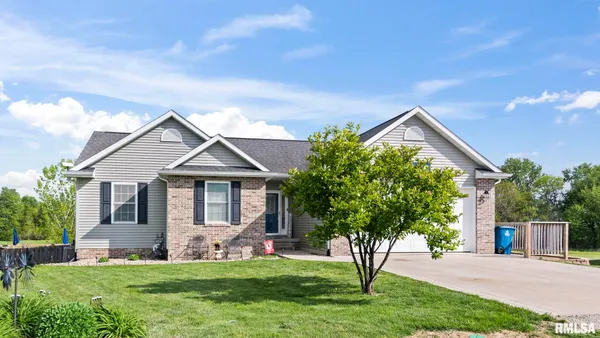 $424,900 | 212 Hillcrest Drive, Mechanicsburg, IL 62545