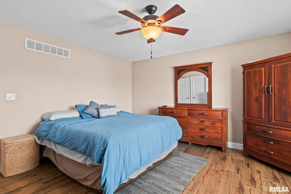 $437,081 | 212 Hillcrest Drive, Mechanicsburg, IL 62545