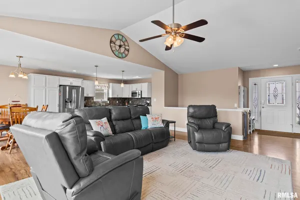 $437,081 | 212 Hillcrest Drive, Mechanicsburg, IL 62545