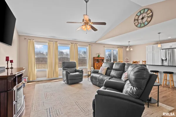 $437,081 | 212 Hillcrest Drive, Mechanicsburg, IL 62545