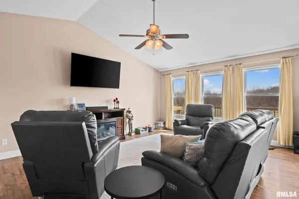 $437,081 | 212 Hillcrest Drive, Mechanicsburg, IL 62545