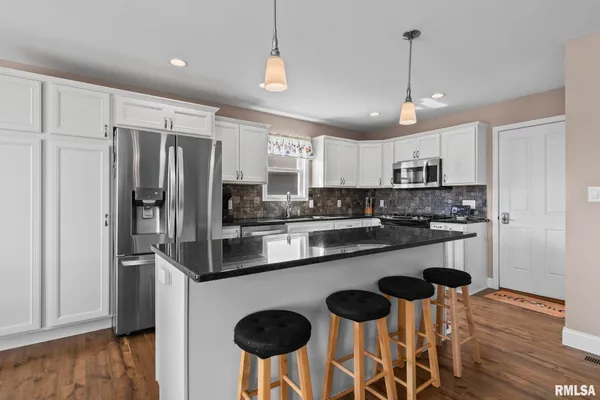 $437,081 | 212 Hillcrest Drive, Mechanicsburg, IL 62545