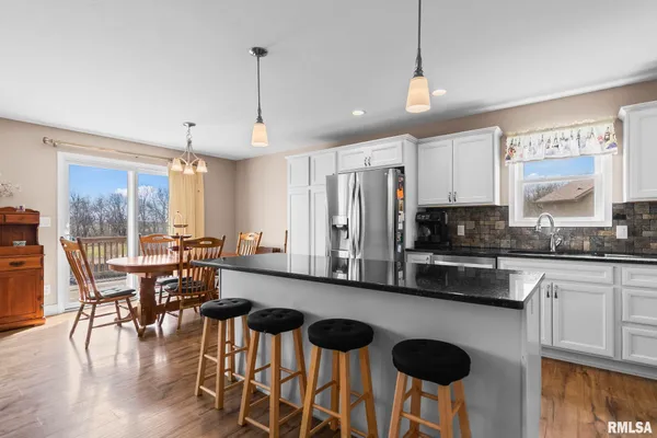 $437,081 | 212 Hillcrest Drive, Mechanicsburg, IL 62545