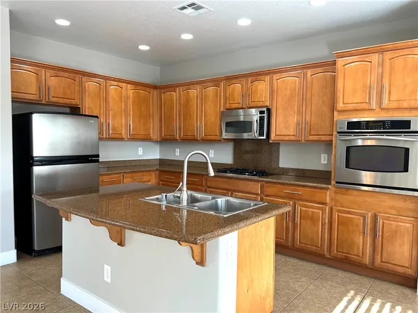 $2,600 | 12037 Contorno Vista Court, Las Vegas, NV 89138