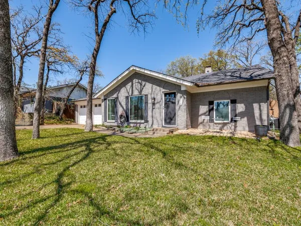 $429,900 | 716 Thousand Oaks Drive, Hurst, TX 76054
