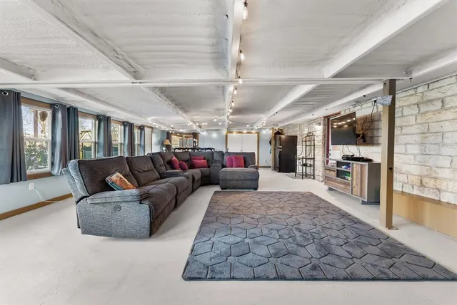 $899,900 | 2700 Auction Barn Road, Belton, TX 76513