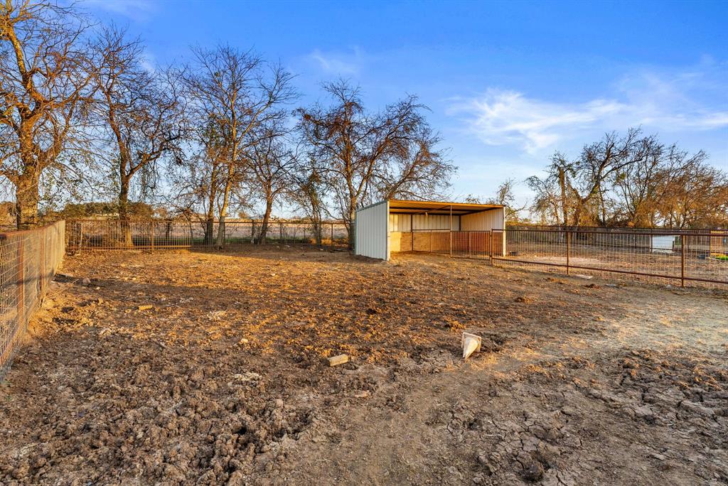 2700 Auction Barn Road Belton, TX 76513 - Photo 26 of 38 a view of a yard with a house in the background